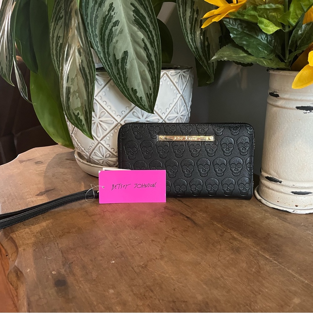 Betsey Johnson BLACK Skull Wallet